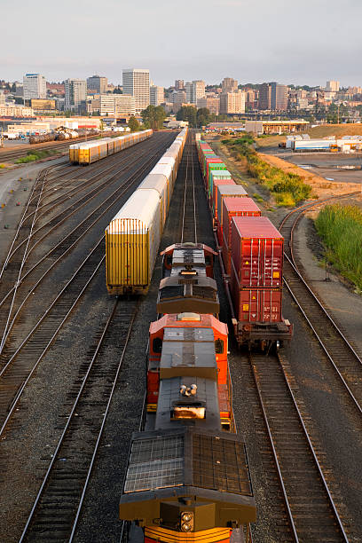 鉄道貨物コンテナヤード boxcars 路線タコマのダウンタウン - shunting yard freight train cargo container railroad track ストックフォトと画像