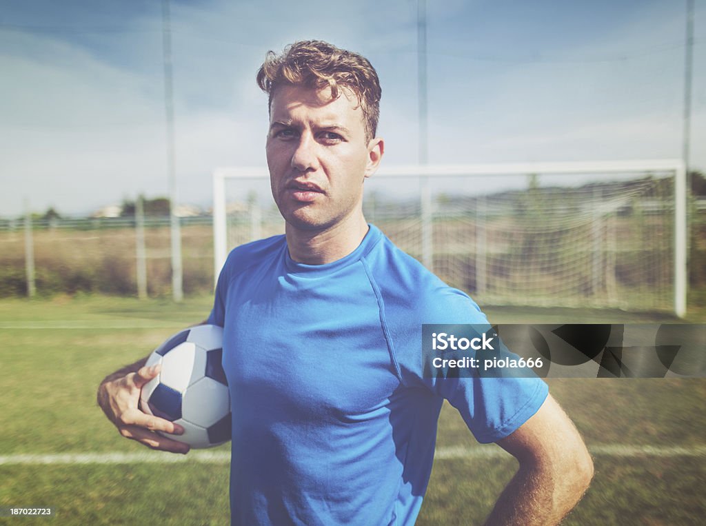 Jogador de futebol no campo de futebol - Royalty-free Adulto Foto de stock