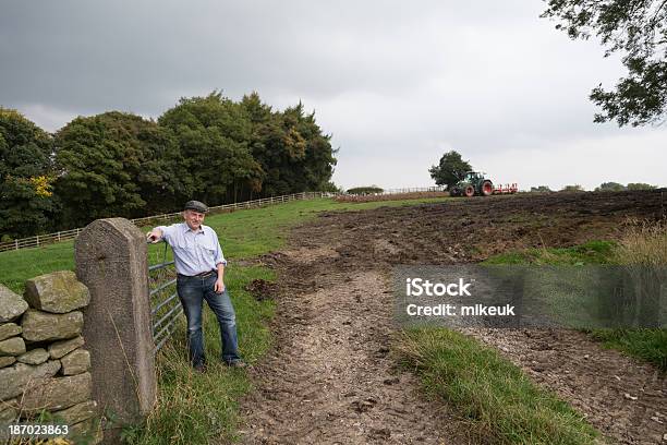 Meados De Idade Homem Trabalhador Rural Ao Ar Livre Em Yorkshireinglaterra - Fotografias de stock e mais imagens de Adulto maduro