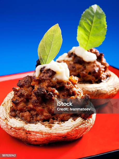 Foto de Recheado Com Carne Cogumelos E Queijo Muçarela e mais fotos de stock de Antepasto - Antepasto, Azul, Carne