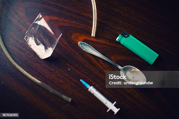 Instrumentos De Heroína De La Dosis Foto de stock y más banco de imágenes de Molido - Molido, Abuso, Adicción