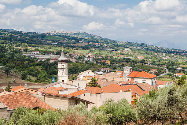 istock Town in Italian Countryside 187026210