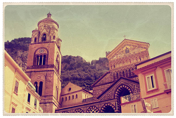 andrew's cathedral saint: amalfi, italia-vintage postal - building exterior day tower clock fotografías e imágenes de stock