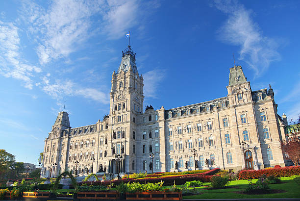 a cidade de quebec parlamento exterior do edifício - quebec - fotografias e filmes do acervo