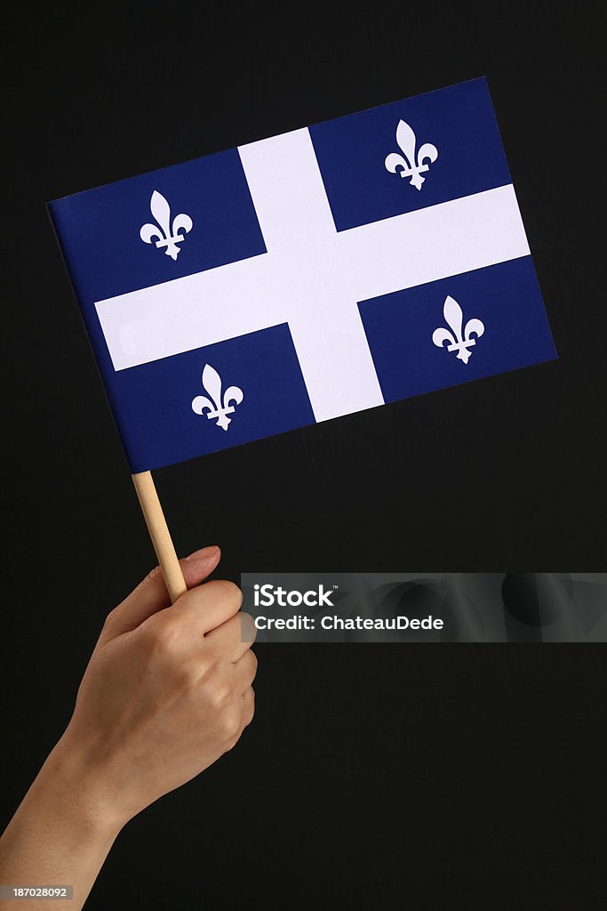 Segurando Bandeira do Quebec - Royalty-free Bandeira do Quebec Foto de stock
