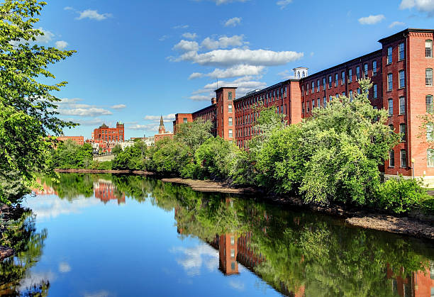 Nashua, new Hampshire Downtown Nashua New Hampshire reflection on the Merrimack River. Nashua is the second largest city in the state of New Hampshire. Nashua is known for its  livability and economic expansion as part of the Boston region nashua new hampshire stock pictures, royalty-free photos & images