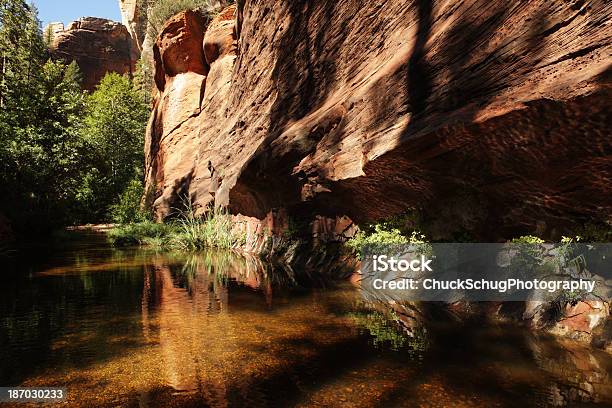 レッドロック砂漠のキャニオンストリーム - 岩のストックフォトや画像を多数ご用意 - 岩, 露頭, アリゾナ州