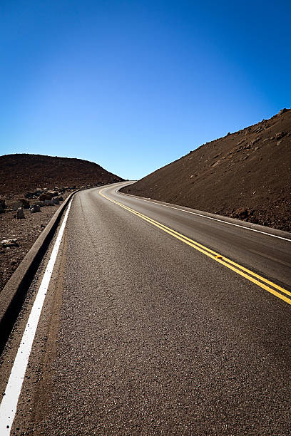 고속도로 위에서 - haleakala national park mountain winding road road 뉴스 사진 이미지