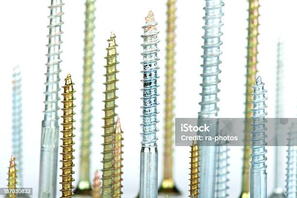 Tornillos Foto de stock y más banco de imágenes de Arte y artesanía - Arte y artesanía, Artesanía, Color plateado