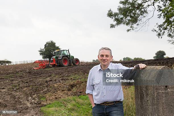 Mittleren Alter Männlicher Landarbeiter Im Freien In Yorkshireengland Stockfoto und mehr Bilder von Agrarbetrieb