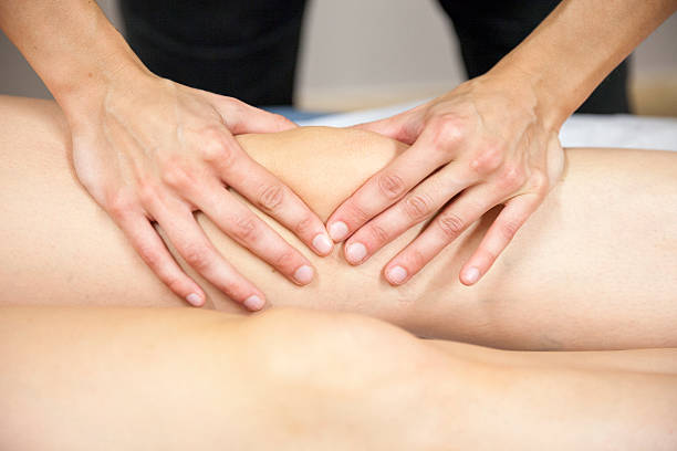 istock Physical Therapist Series: the knee 187031613