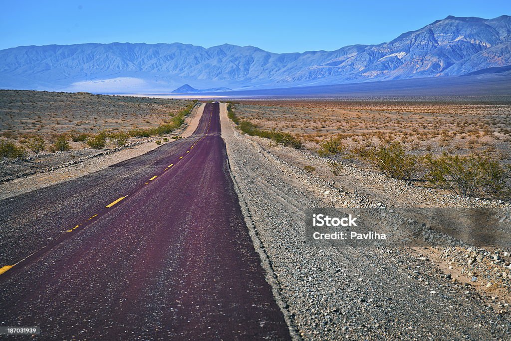 Trona Wildrose estrada num vale Panamint Califórnia EUA - Royalty-free Alfalto Foto de stock