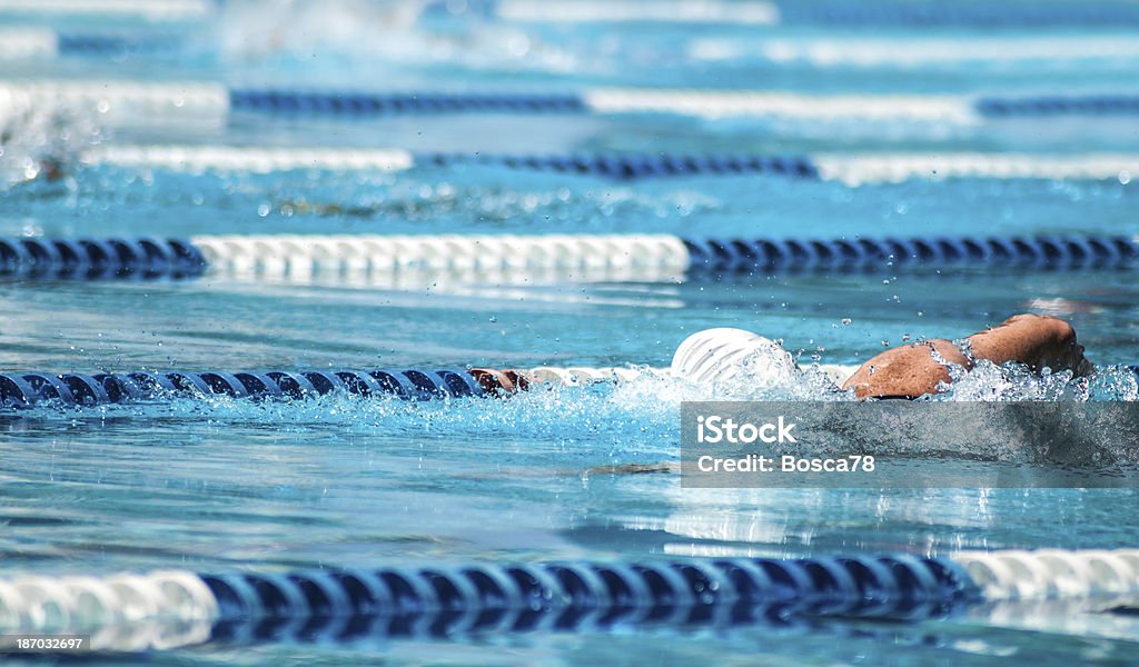 Nadador em um esporte piscina - Foto de stock de Adulto royalty-free