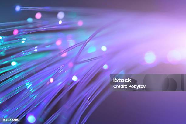 Fibre Optics - Fotografie stock e altre immagini di Alta sensibilità - Alta sensibilità, Comunicazione, Comunicazione globale