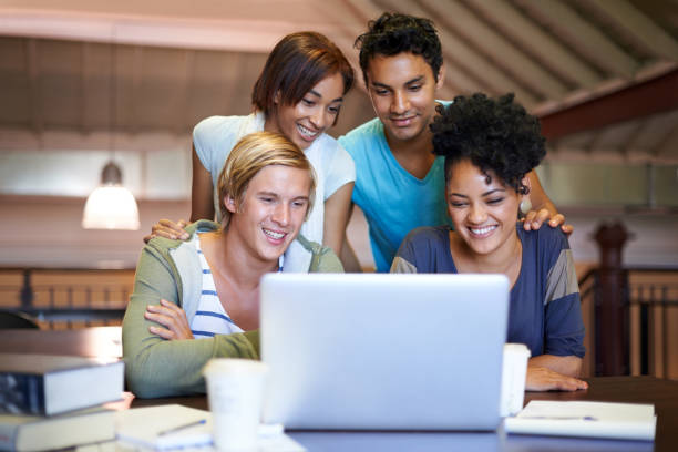 istock Finding a wealth of information online 187033873