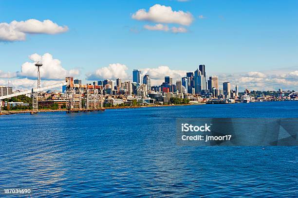 Horizonte De Seattle Foto de stock y más banco de imágenes de Agua - Agua, Aire libre, Arquitectura exterior