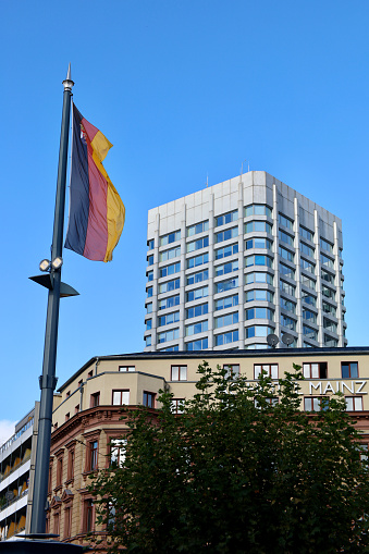 Contextual integrity of this Photo: (Where?) Frankfurt am Main, Germany, (When?) October 31, 2023, (Who or what?) German Flag in front Mainz Train Station, (What?) German Flag in front Mainz Train Station.