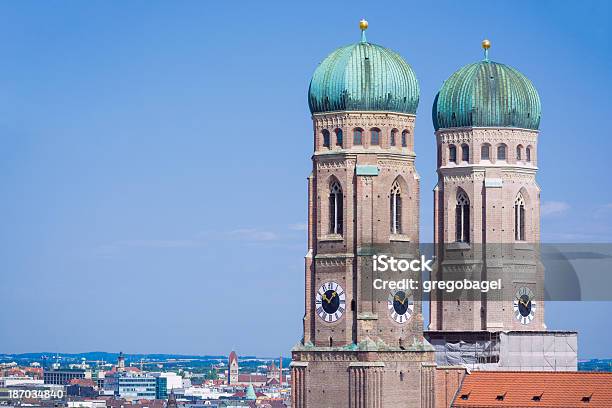 Фрауэнкирхе В Мюнхен Германия — стоковые фотографии и другие картинки Архитектура - Архитектура, Бавария, Башня