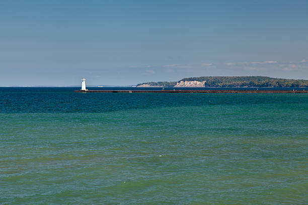 istock Lake Ontario Scene 187036960