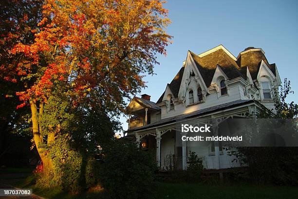늙음 캐나다식 타운명을 하우스 0명에 대한 스톡 사진 및 기타 이미지 - 0명, 가을, 거리