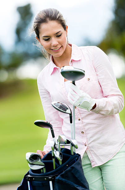 istock Choosing a golf club 187037171