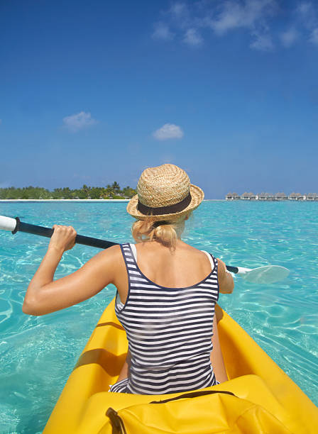 istock Paddling to paradise 187037526