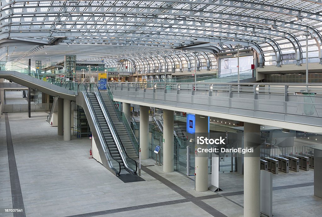 Nuova stazione ferroviaria di Porta Susa a Torino Italia - Foto stock royalty-free di Stazione