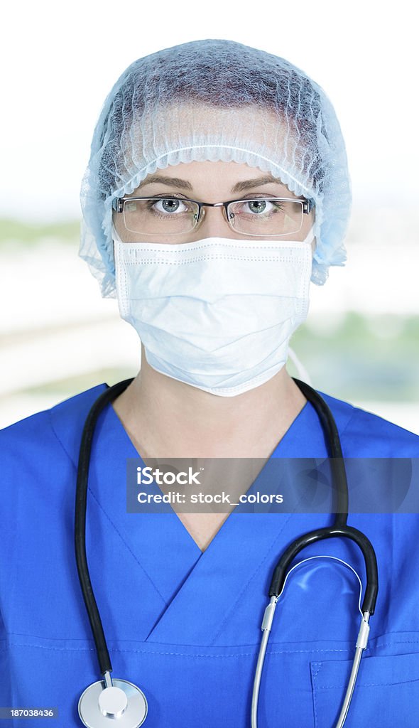 Chirurgo Ritratto - Foto stock royalty-free di 25-29 anni