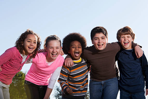 istock Group of multi-ethnic children shouting 187039906