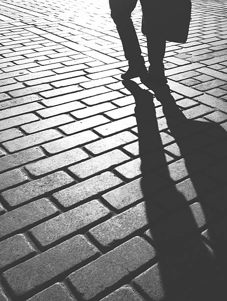 uomo camminare su strada - business person vanishing point businessman black and white foto e immagini stock