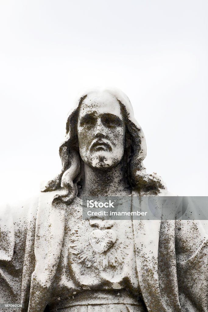 Jésus Christ, vieux usé statue sur fond blanc, espace pour copie - Photo de Barbe libre de droits