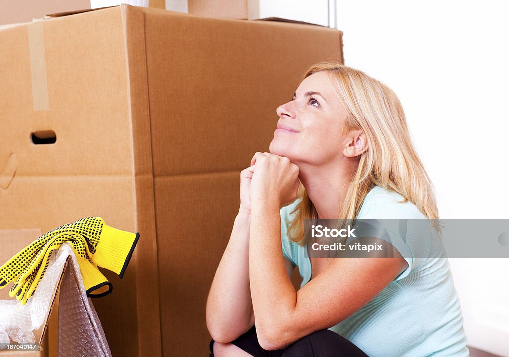 Mulher jovem com grande caixas de cartão - Royalty-free 30-39 Anos Foto de stock