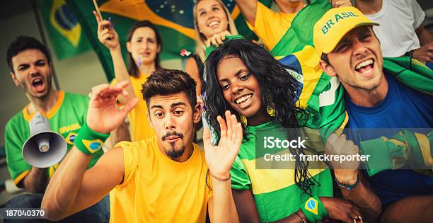 그룹 브라질리안 지지자를 At 종합경기장 20-29세에 대한 스톡 사진 및 기타 이미지 - 20-29세, 격려, 공동체