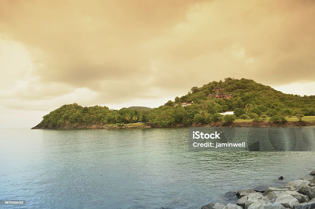 Surreale pittoresco promontorio e spiaggia - Foto stock royalty-free di Acqua