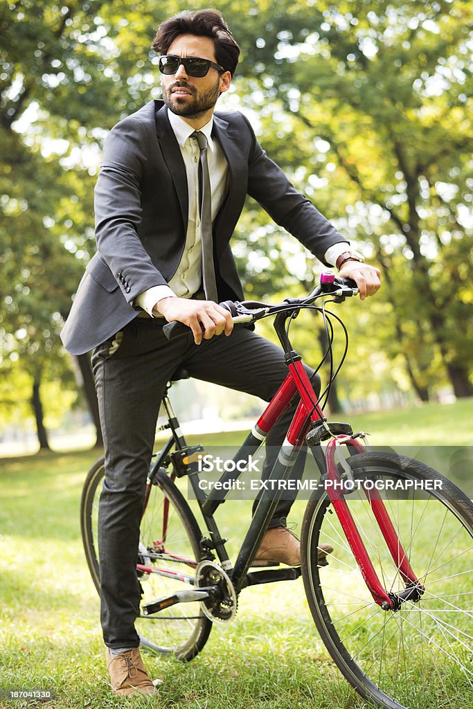 Miejski Biznesmen - Zbiór zdjęć royalty-free (Bicykl)