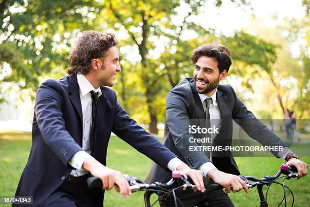 Chat De Negocios Foto de stock y más banco de imágenes de Aire libre - Aire libre, Andar en bicicleta, Bicicleta