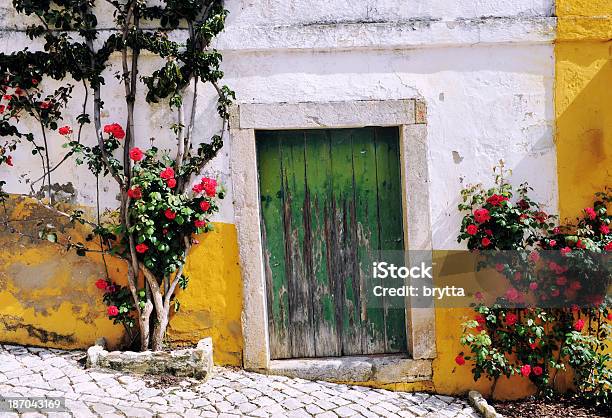 Foto de Rua De Óbidos e mais fotos de stock de Aldeia - Aldeia, Arbusto, Arquitetura