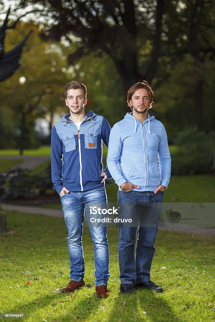 Due fratelli - Foto stock royalty-free di Abbigliamento