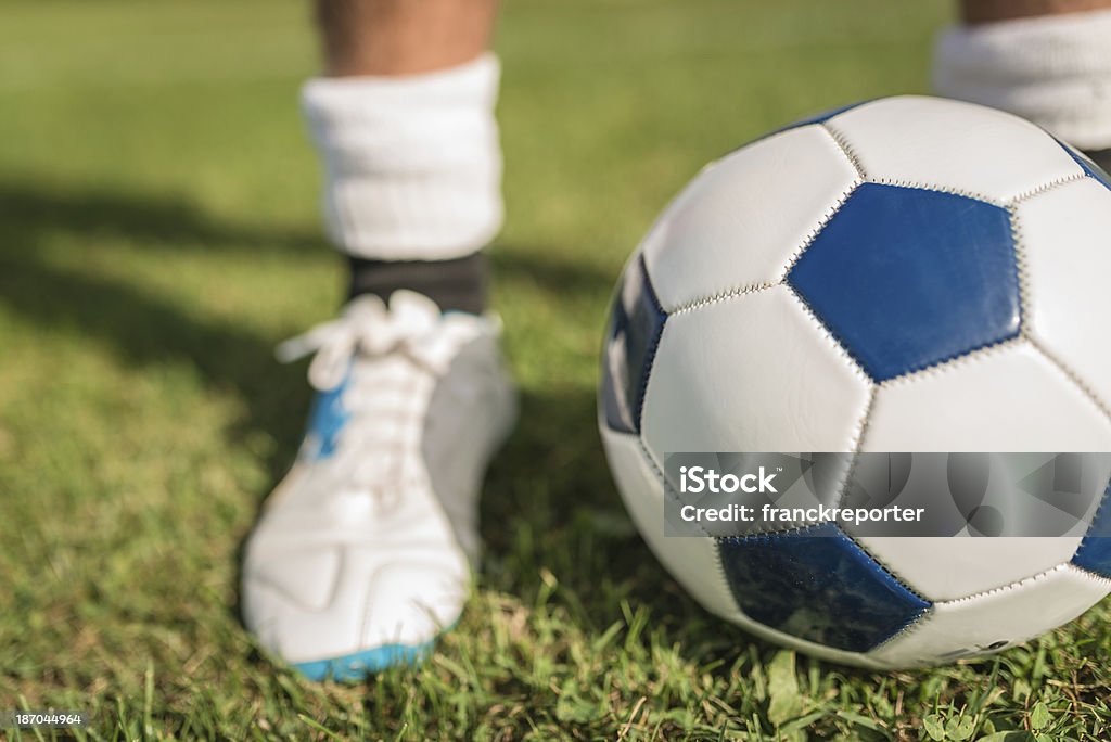 Jogador de futebol com a bola - Foto de stock de Bola royalty-free