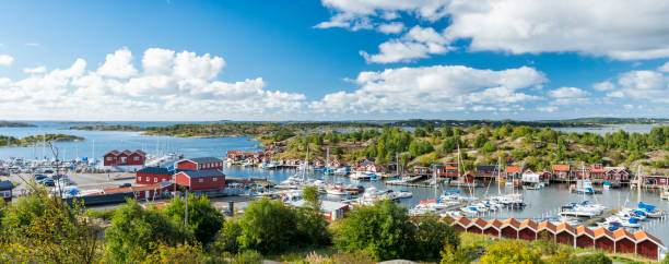 onnered марина - fishing village idyllic red cottage стоковые фото и изображения