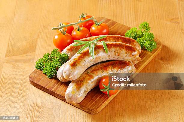 Biała Kiełbasa - zdjęcia stockowe i więcej obrazów Bratwurst - Bratwurst, Grillowany, Kiełbasa