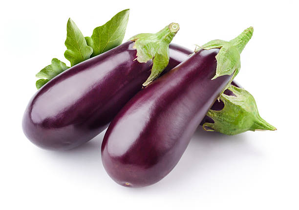 color berenjena aislado en blanco - eggplant fotografías e imágenes de stock