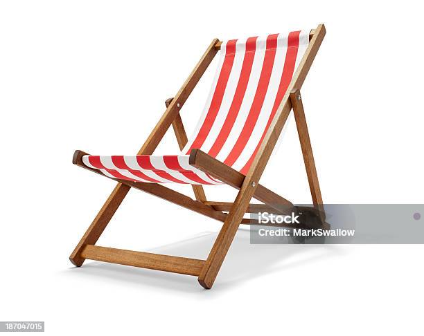 Foto de Tradicional Cadeira De Deck e mais fotos de stock de Espreguiçadeira - Espreguiçadeira, Cadeira de Praia, Figura para recortar