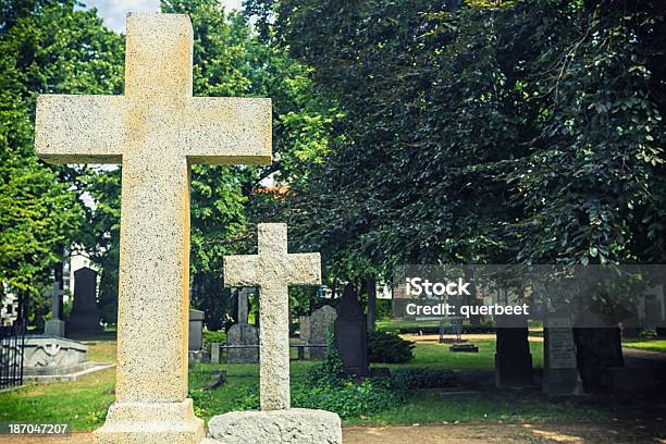 Friedhof Graves Stockfoto und mehr Bilder von Alt - Alt, Baum, Begräbnis