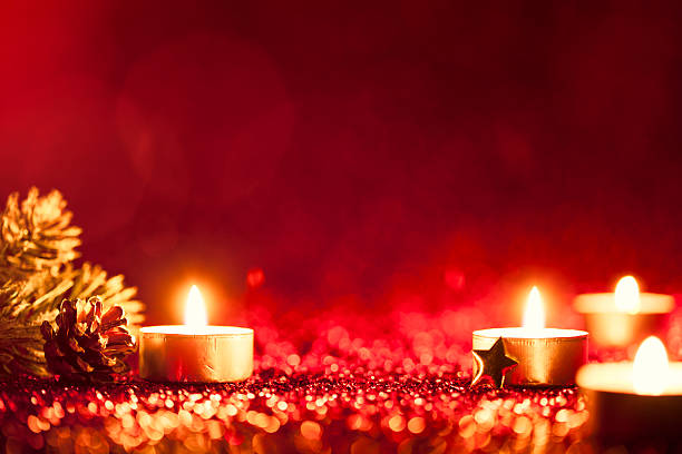 adent-noël décoration de bougie de lumière dorée bokeh sans mise au point - tea light votive candle candle candlelight photos et images de collection