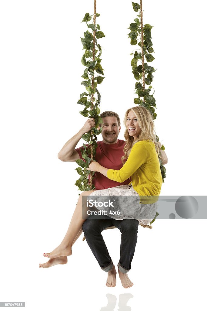 Sorridente Casal Jovem em ropeswing - Royalty-free 20-29 Anos Foto de stock