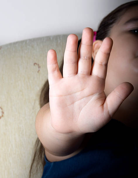 auto-defesa - stop child stop sign child abuse - fotografias e filmes do acervo