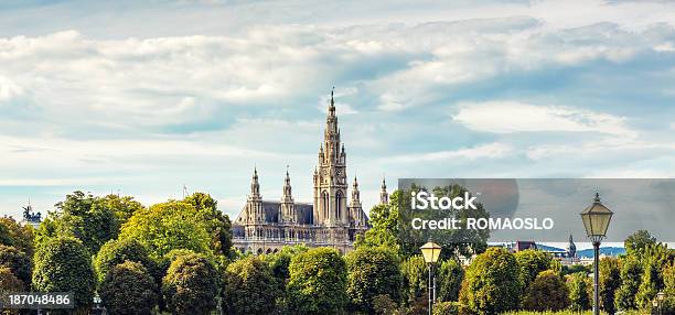 Câmara Municipal De Viena Áustria - Fotografias de stock e mais imagens de Viena - Viena, Panorâmica, Exterior de edifício