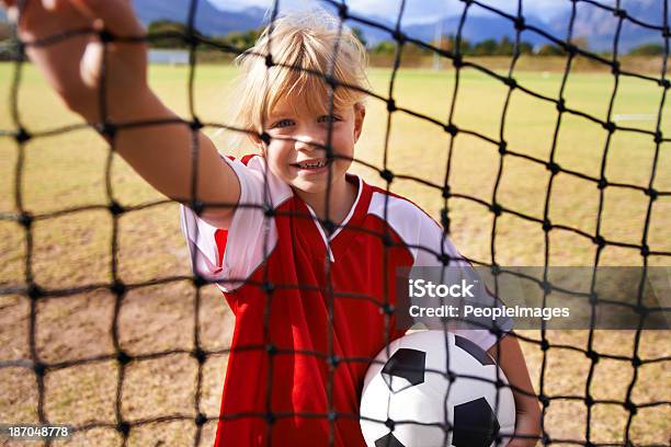 Ее Цель Состоит В Виду — стоковые фотографии и другие картинки Kids' Soccer - Kids' Soccer, Активный образ жизни, Атлет
