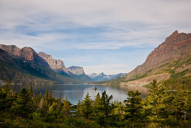 istock Saint Mary Lake and Wild Goose Island 187049564